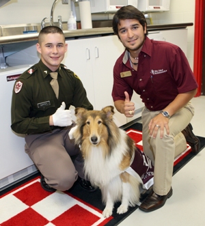 Vet Med Ambassadors Visit with Mascot at Open House
